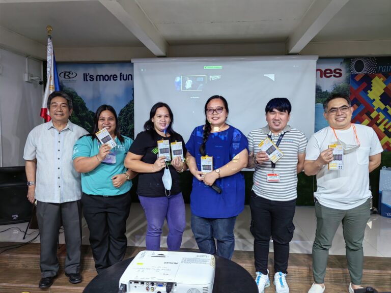 Dealers with 5 Demos from Time to Shine Promo receiving Solar Power Bank  from SD Santi Dapul, (L – R) TL Jenneth Legre, RD Edel Roy, TrD Ofelia Narrido, ED Artchie Teleron & TL Noel Buenavista