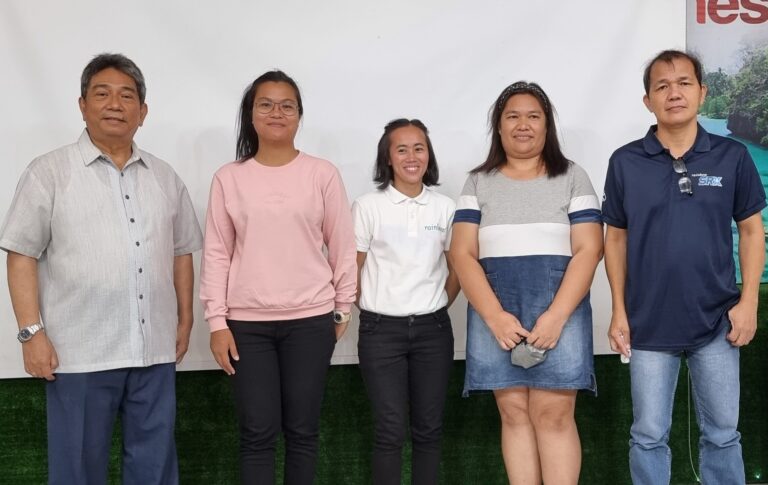 November Top Sales - Dealers Category – 1st Place RD May Reloj (not in the picture), 2nd RD Joan Mendoza, RD Jenlyn Legre and SrD Joseph Fegalan; 3rd Place RD Jelyn Salamanca