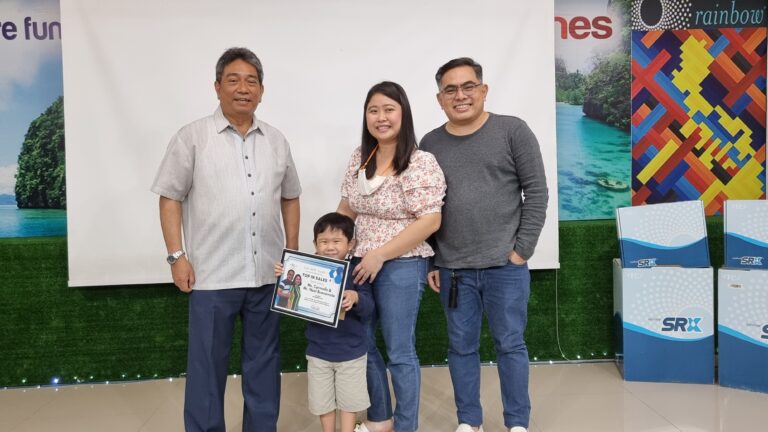 SD Santi Dapul awarding Team Leaders Carmelle & Noel Buenavista as Top in Sales – Leaders Category for the month of November, with son Yuan very proud to be part of the recognition of his parents