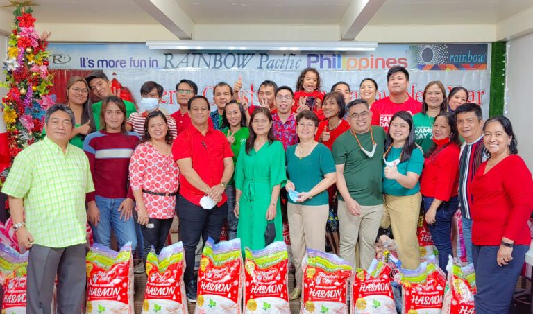 Top Performing Dealers, Team Leaders, Group Managers with Branch Manager and Area Distributors from the different groups of Rainbow Pacific Philippines happily receive from SD Santi Dapul, Finance Director Rose Dapul and Marketing Director Marison Neria their Christmas gifts.