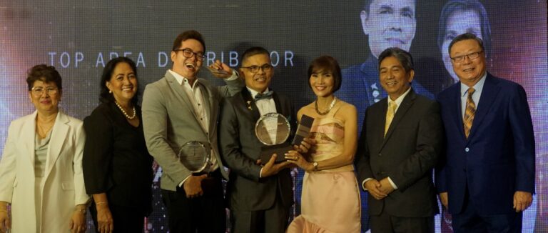 2019 Top Area Distributor is AD Josie and Roy Bataller (3rd and 4th from R) while 2nd Place is AD John Tolentino (3rd from L)