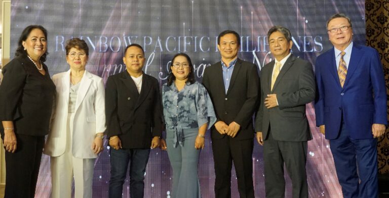 Rainbow Pacific Davao led by GM JR and Eden Montalbo (3rd and 4th from L)