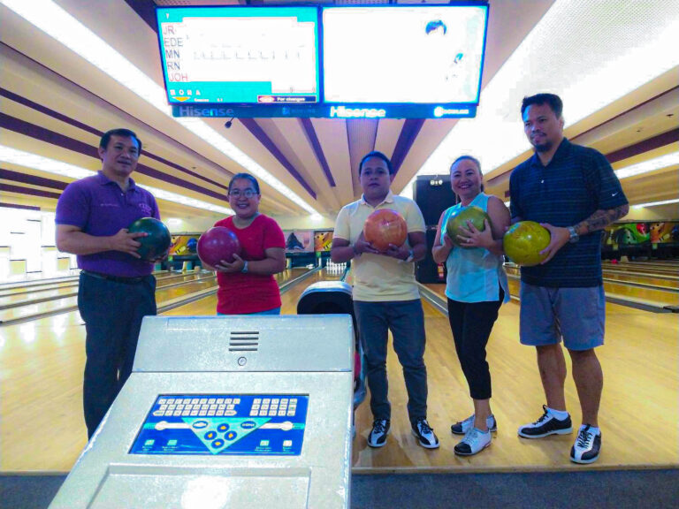 Team Davao won't be left behind either. They organizeD their own bowling competition and proudly don their team's colors.