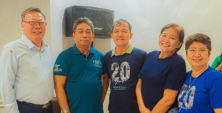 SD Santi Dapul made a surprising announcement by revealing the unexpected MVPs of the Bowling activity, who were the highest scorers among all the bowlers.
Left to right: ISC James Kiong, SD Santi Dapul, SrD Joseph Fegalan (1st place ), Nora Inocencio (2nd place ) and MD Marison Neria (3rd place)