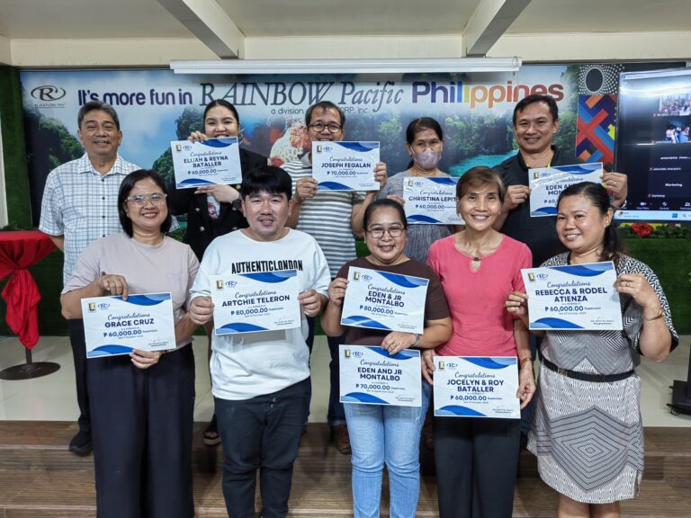 Supercom awardees proudly posed with SD Santi Dapul, certificates in hand, celebrating their well-deserved recognition!