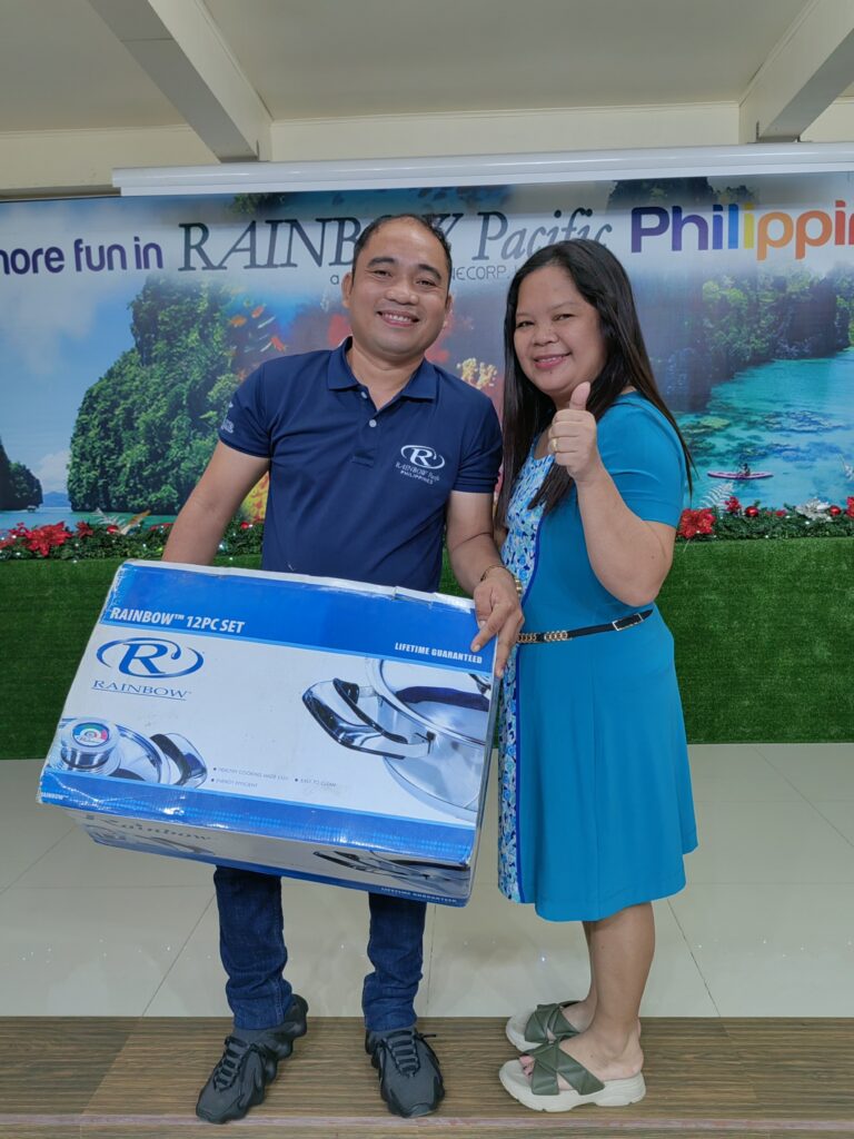 TL Rey and Jhona Bañano won a 12-piece cookware set for the Refer a Friend promo.